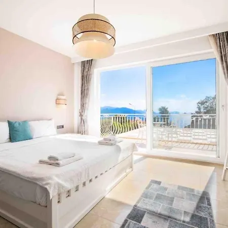 Rueya Kas,peninsula With Lawn Garden Villa