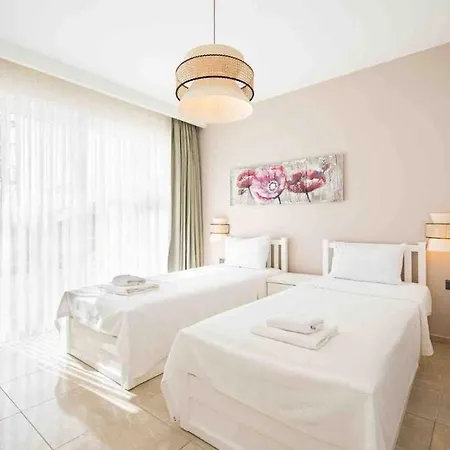 Rueya Kas,peninsula With Lawn Garden Villa
