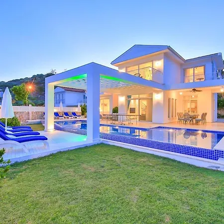 Rueya Kas,peninsula With Lawn Garden Villa