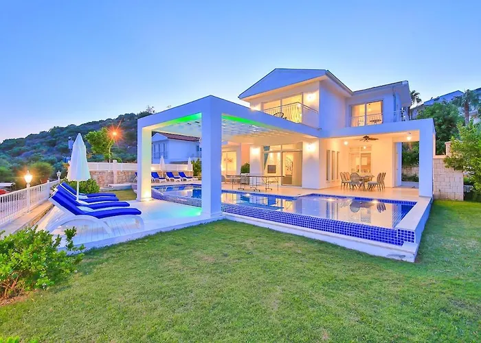 Rueya Kas,peninsula With Lawn Garden Villa