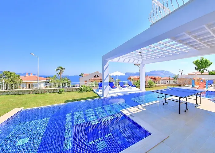 Rueya Kas,peninsula With Lawn Garden Kas
