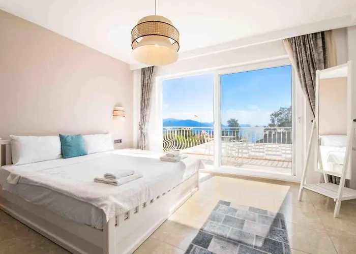 Rueya Kas,peninsula With Lawn Garden Villa