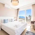 Rueya Kas,peninsula With Lawn Garden Villa Kaş