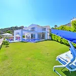 Rueya Kas,peninsula With Lawn Garden Villa Kaş