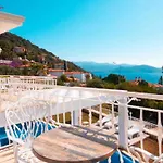 Rueya Kas,peninsula With Lawn Garden *